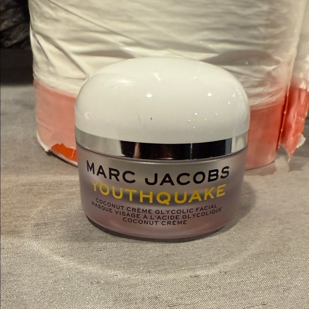 Marc Jacobs Youthquake Coconut Crème Glycolic Facial